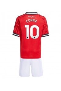 Manchester United Matheus Cunha #10 Babytruitje Thuis tenue Kind 2025-26 Korte Mouw (+ Korte broeken)